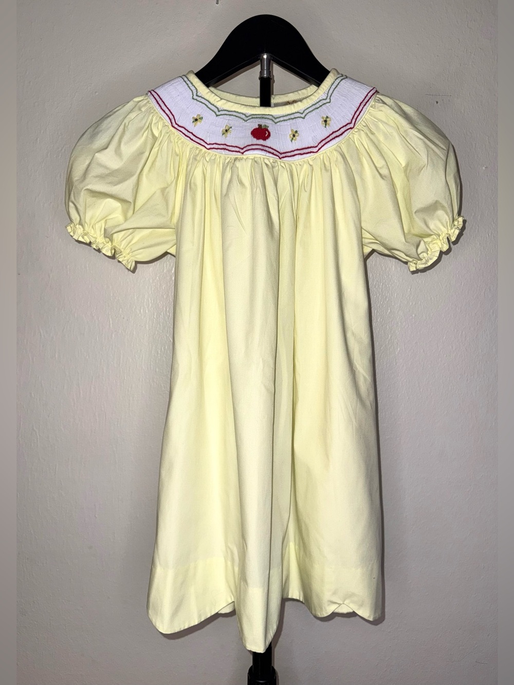 TBBC Sandy Smocked Dress in the vintage color option Bellport Butter, sz 6, EUC